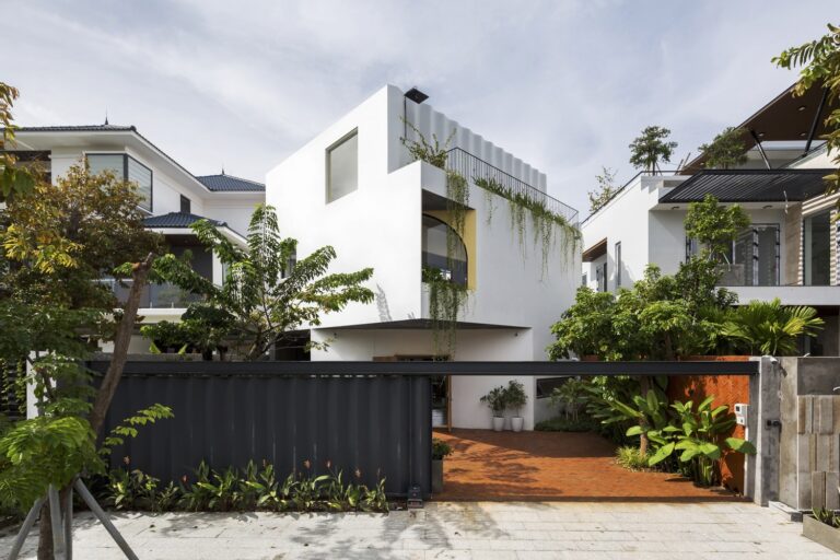 Read more about the article Phong house